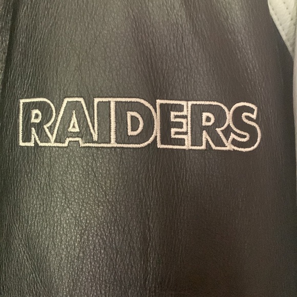 VINTAGE HIGH QUALITY LEATHER RAIDERS JACKET. EXCELLENT CONDITION. - Picture 3 of 14